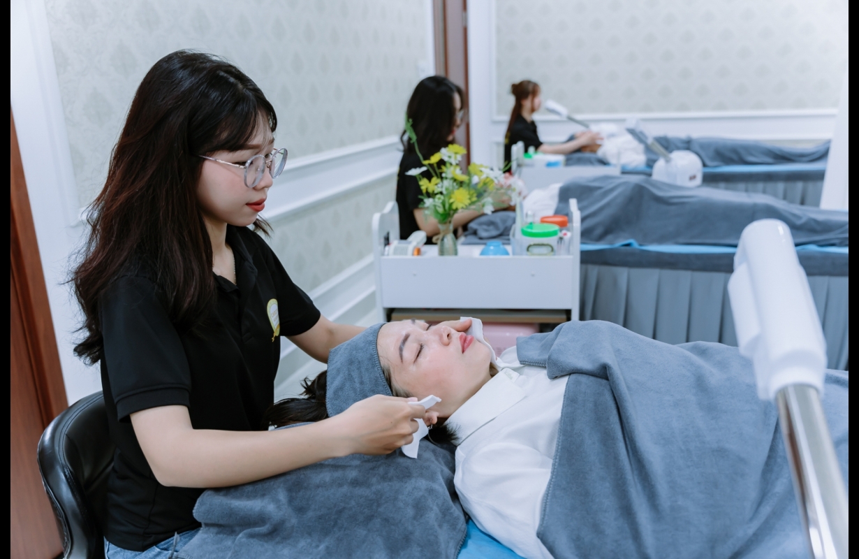 THẨM MỸ VIỆN CARITA ACADEMY