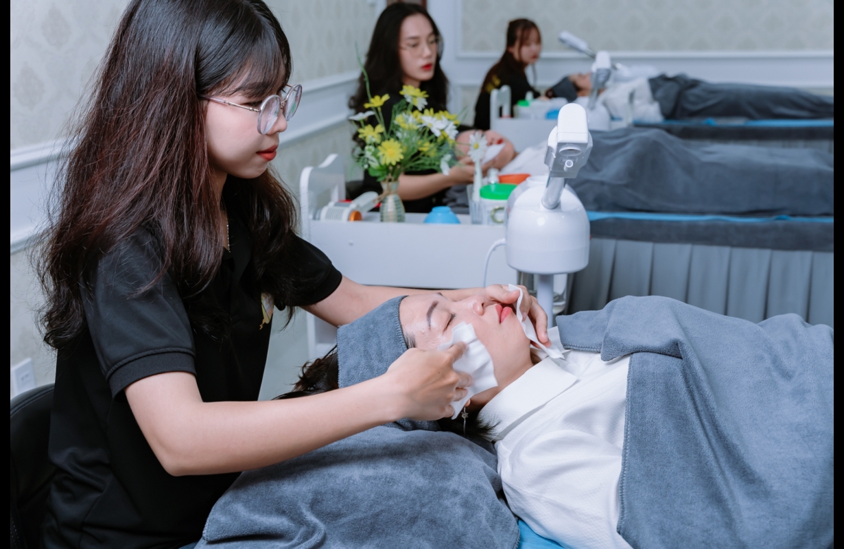 THẨM MỸ VIỆN CARITA ACADEMY