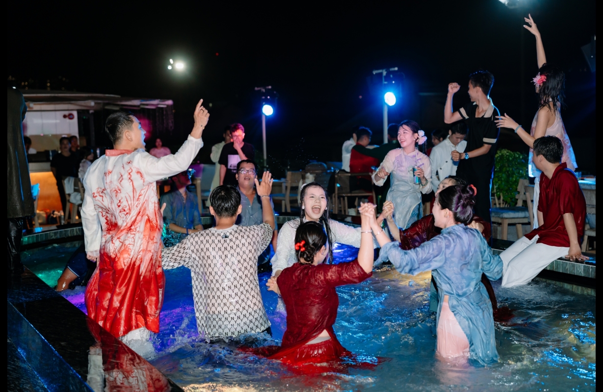 ELITE YEAR AND PARTY