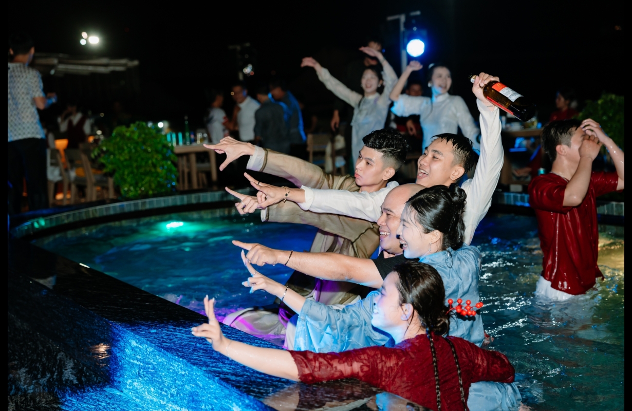 ELITE YEAR AND PARTY