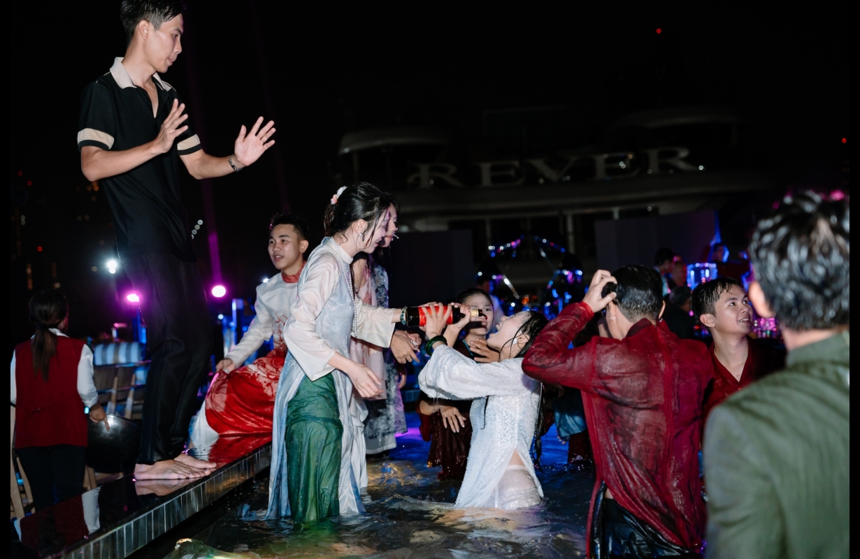 ELITE YEAR AND PARTY