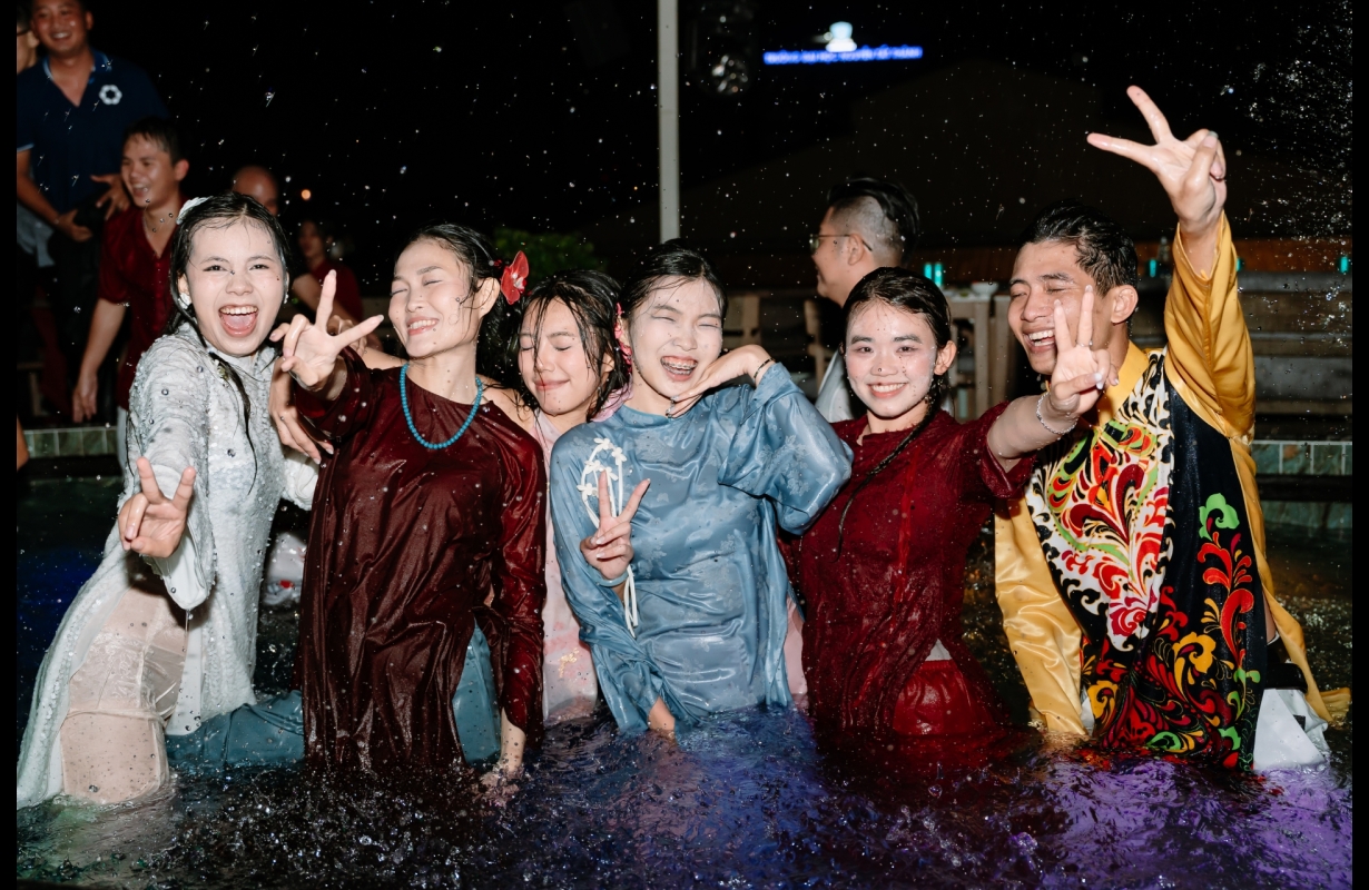 ELITE YEAR AND PARTY