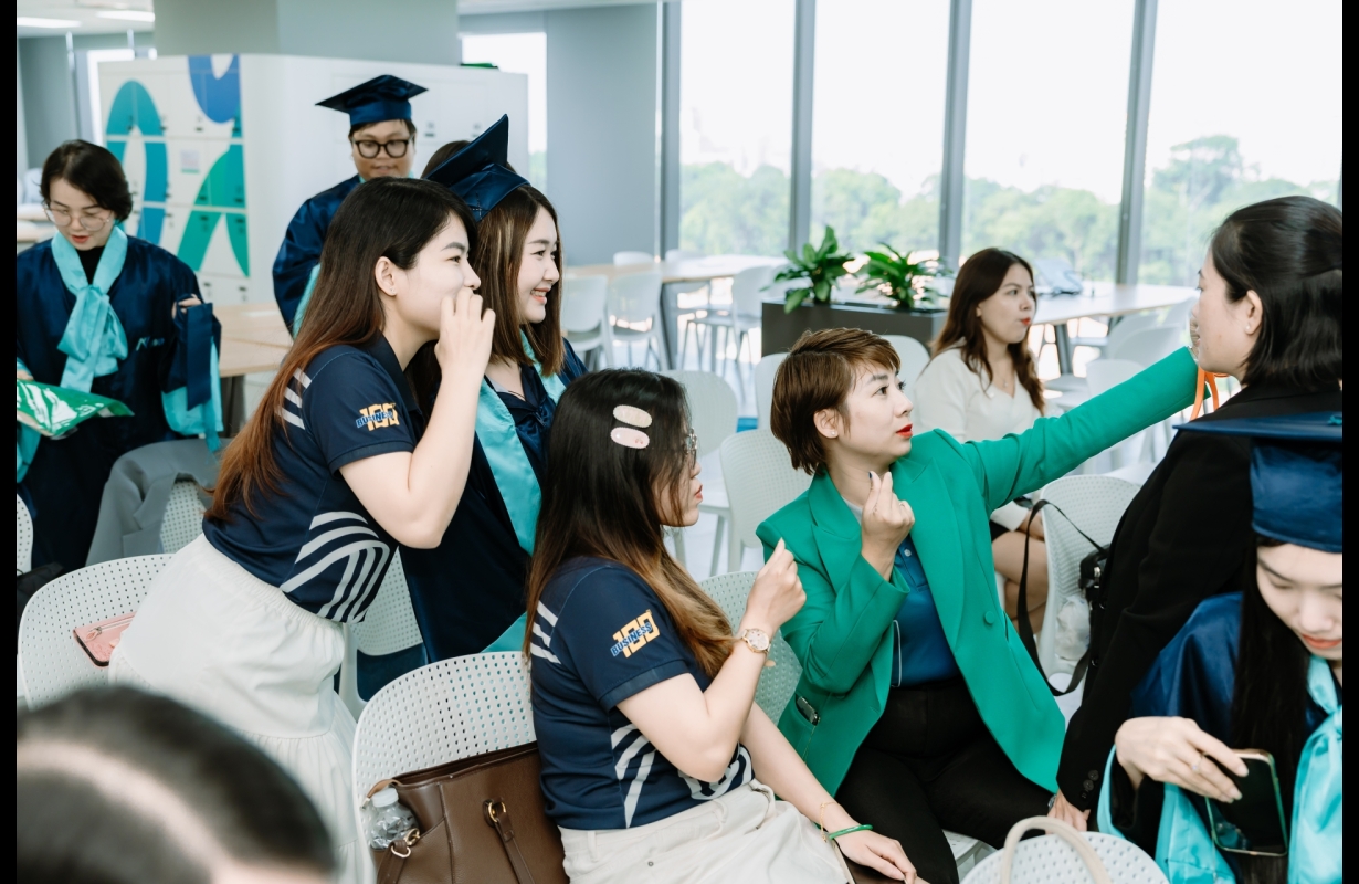 MANULIFE - LỄ TỐT NGHIỆP NHÂN SỰ