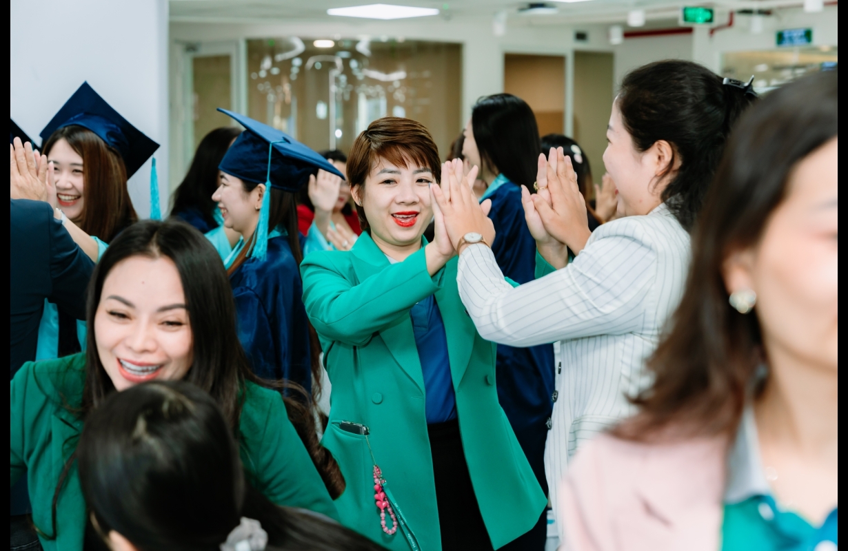 MANULIFE - LỄ TỐT NGHIỆP NHÂN SỰ