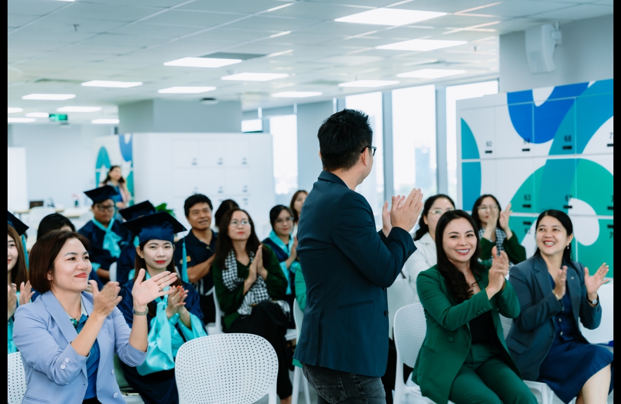 MANULIFE - LỄ TỐT NGHIỆP NHÂN SỰ