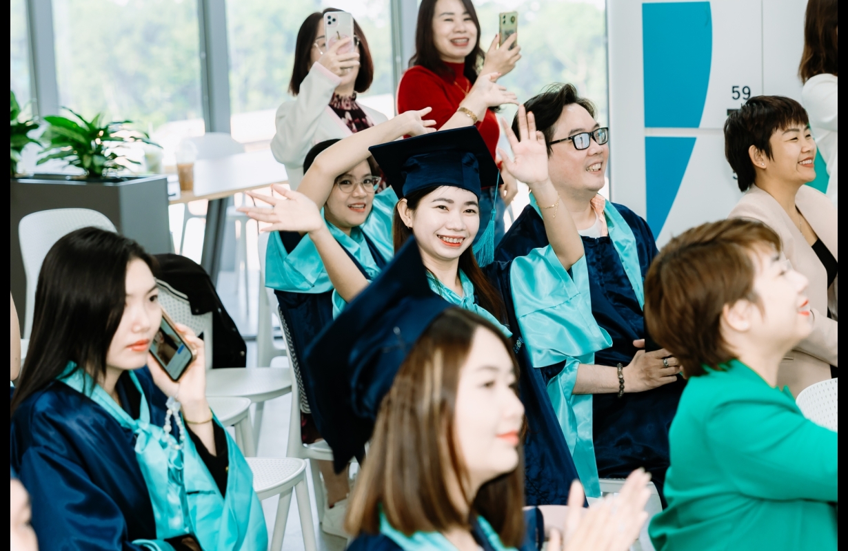 MANULIFE - LỄ TỐT NGHIỆP NHÂN SỰ