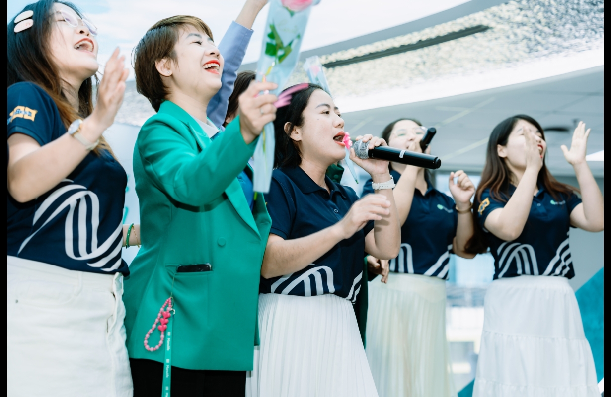 MANULIFE - LỄ TỐT NGHIỆP NHÂN SỰ