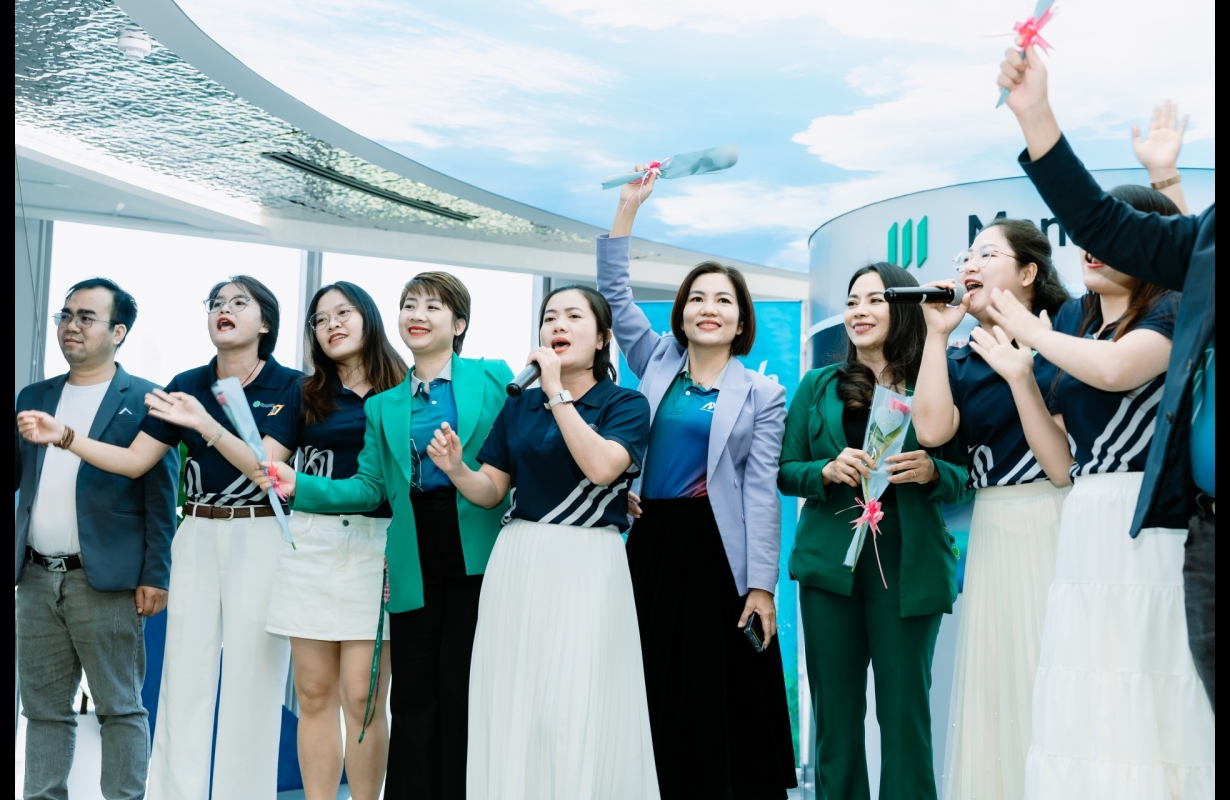 MANULIFE - LỄ TỐT NGHIỆP NHÂN SỰ