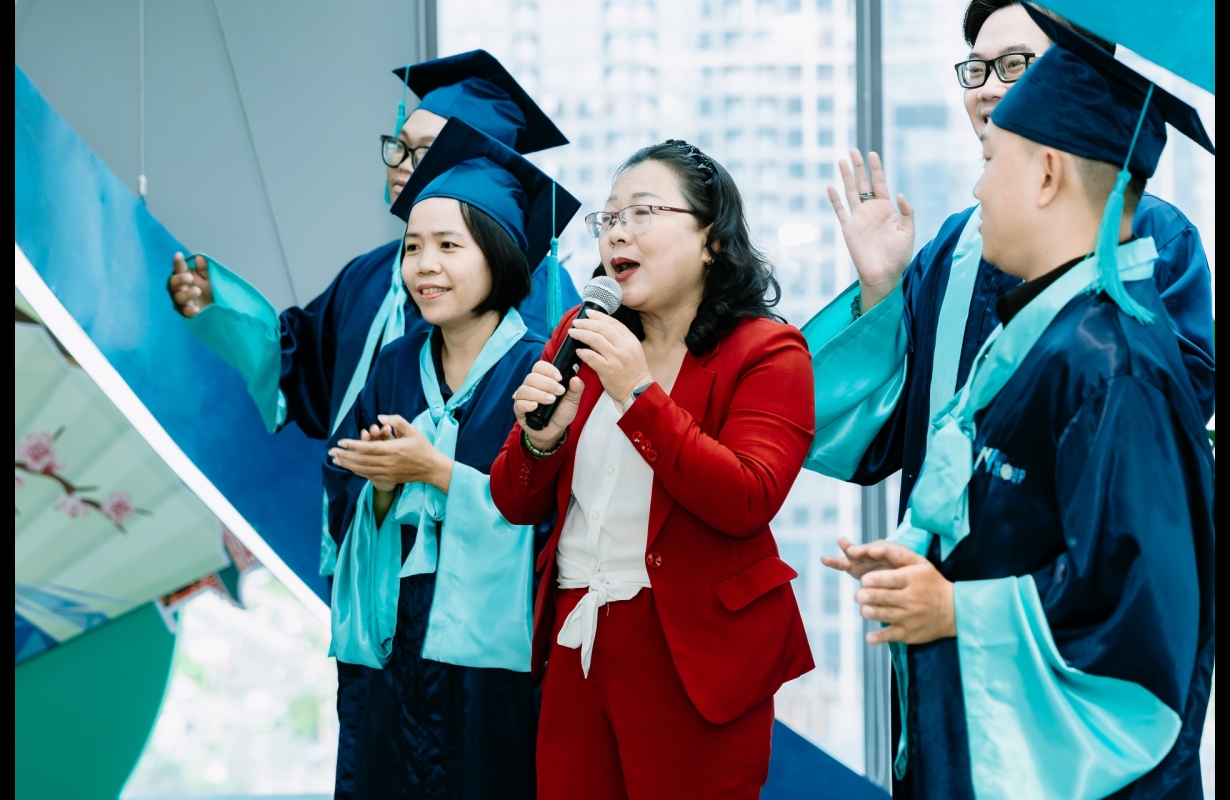 MANULIFE - LỄ TỐT NGHIỆP NHÂN SỰ