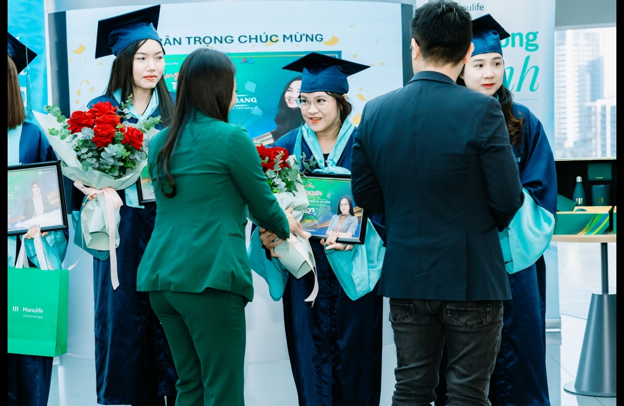 MANULIFE - LỄ TỐT NGHIỆP NHÂN SỰ