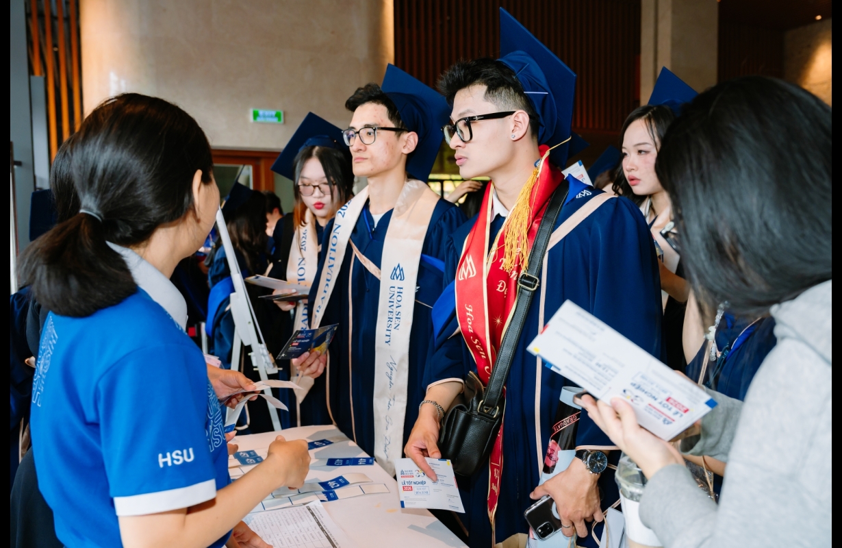 TỐT NGHIỆP ĐẠI HỌC HOA SEN 2026