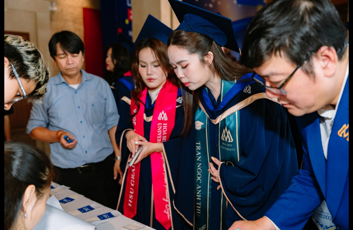 TỐT NGHIỆP ĐẠI HỌC HOA SEN 2026