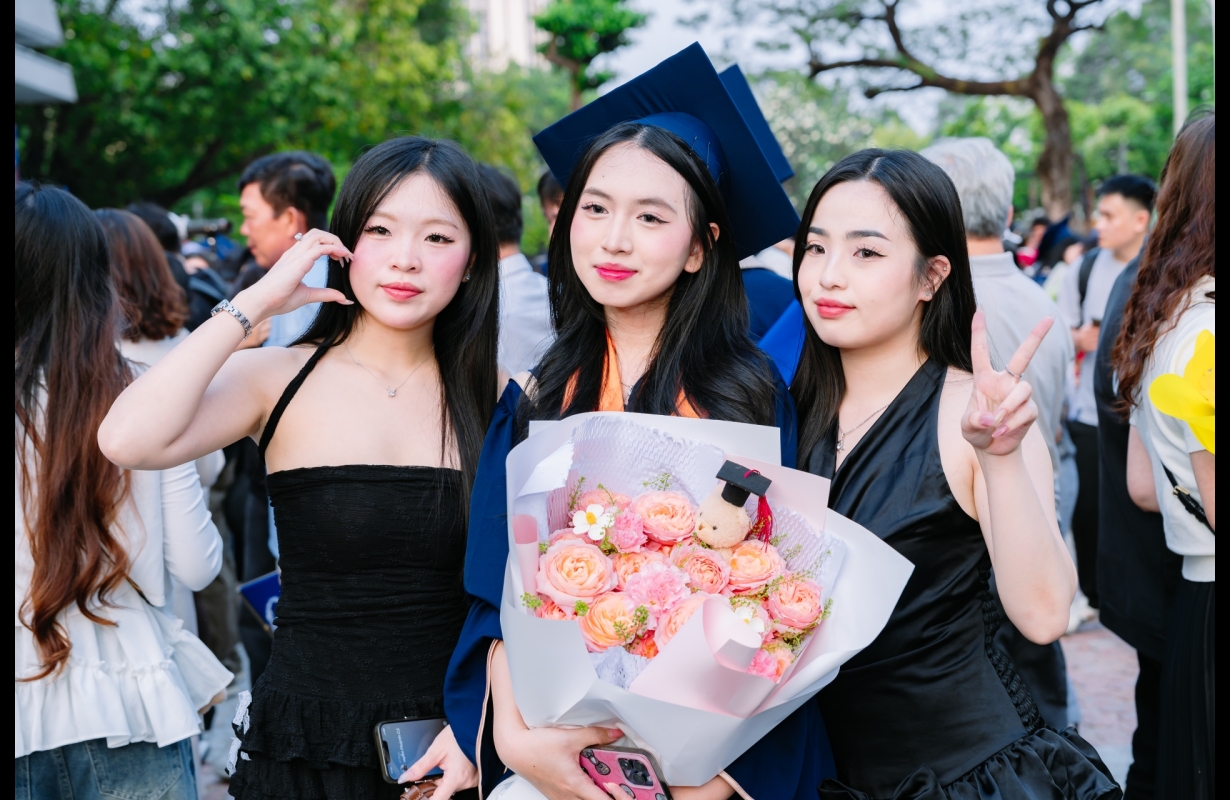 TỐT NGHIỆP ĐẠI HỌC HOA SEN 2026