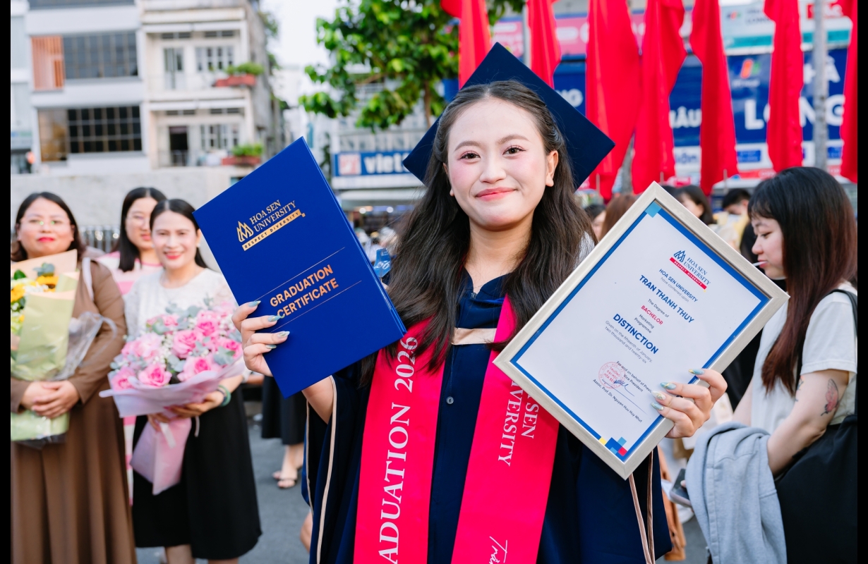 TỐT NGHIỆP ĐẠI HỌC HOA SEN 2026